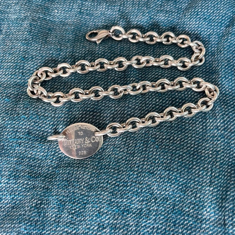 Return to Tiffany Oval Tag Necklace - Picture 3 of 5